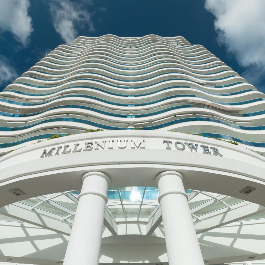 millenium-fachada-desde-abajo