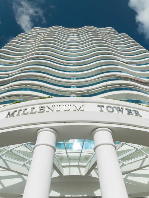 millenium-fachada-desde-abajo